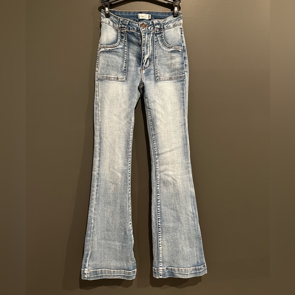 Flare Leg Jeans. Rue 21